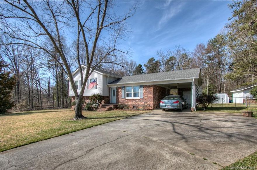 Enjoy serenity and privacy in super quiet area!Large, 0.88 acre lot with fenced backyard!2 outdoor buildings, one with water & power accessible.Large family room with fireplace & bar area on lower level with glass doors to patio!Water heater new 2014, roof new 2007 and heat pump new 2010, per seller!Master bedroom with ensuite bath!