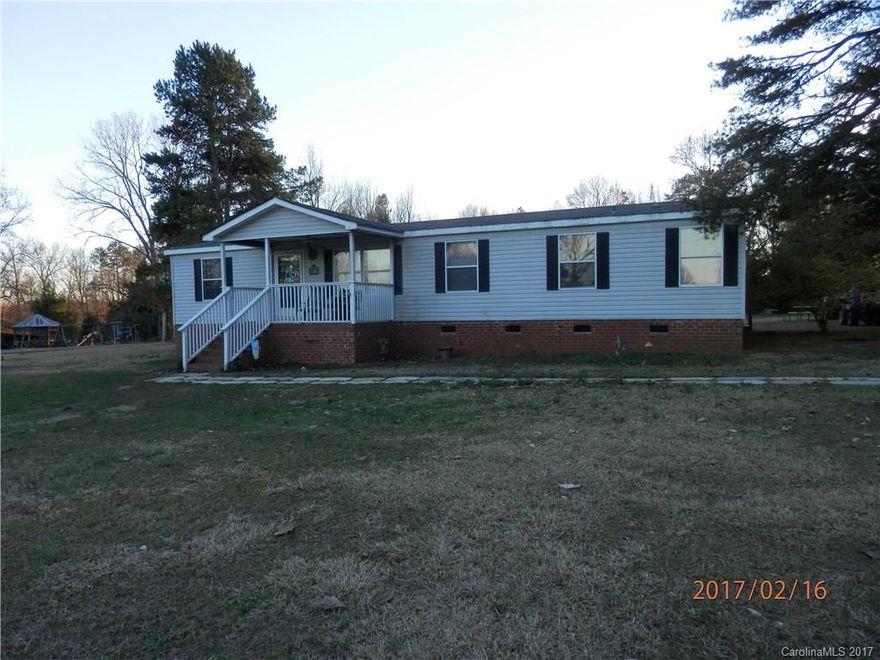 Great home, country setting quiet street & best of all NO HOA