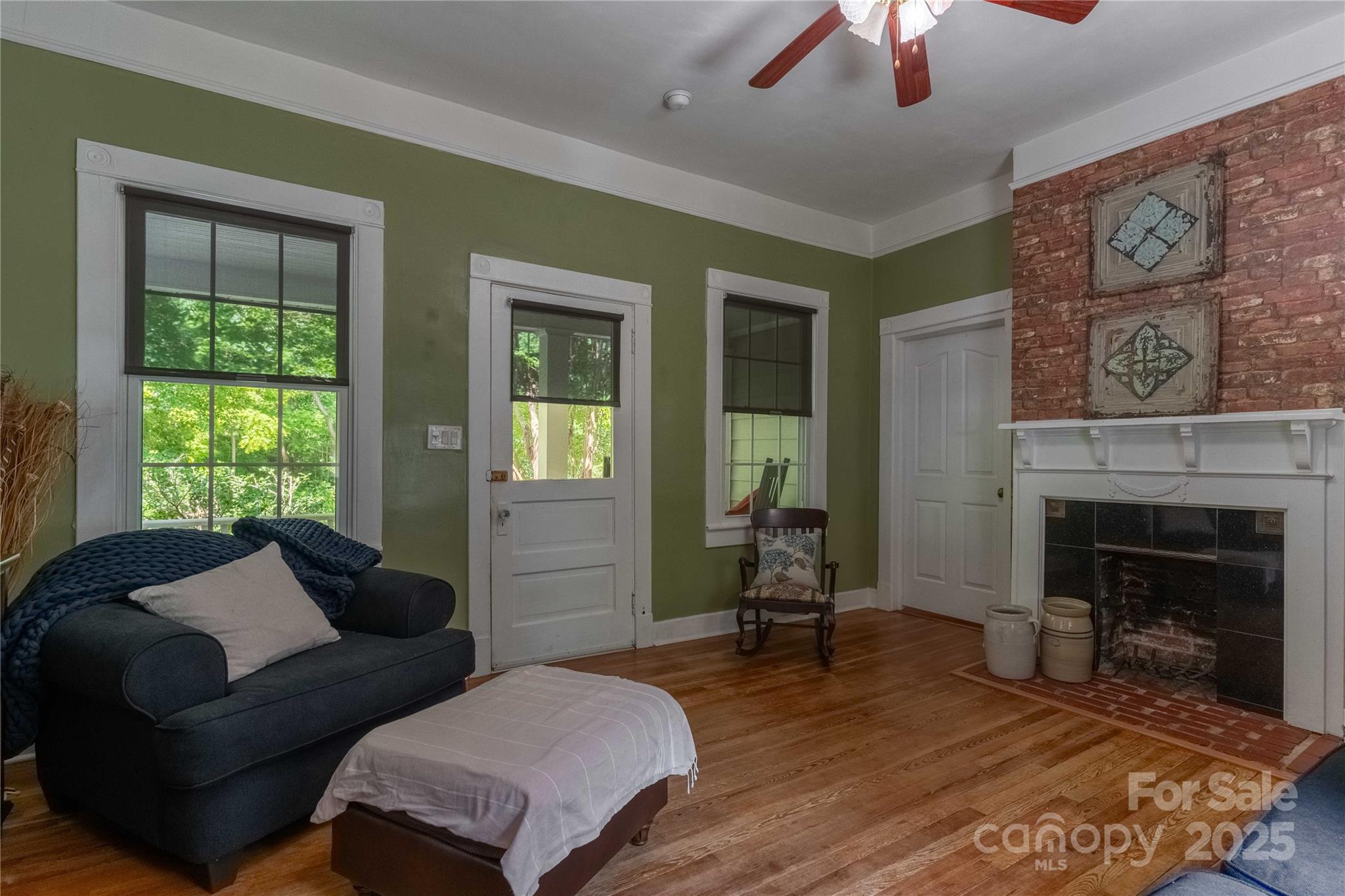 6 Wood Avenue