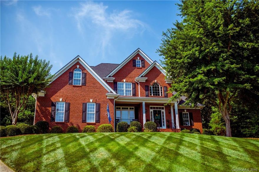 Just Reduced to $438,000! WOW!! Custom All Brick, MASTER DOWN! 5br/5fullbaths!! 3,344 sf & Absolutely Gorgeous!! Open Floor Plan! Over .39 acres w/ custom stonework, oversized patio & private courtyard feel, perfect for a pool! Lush Landscape! Updated throughout w/ stunning trimwork everywhere! Hardwoods down & on the beautiful stairway. Your dream home in desirable Melbourne at Bailiwyck! Low HOA & Fort Mill Schools! Sweet views as you relax on your front porch! This truly home has it all!