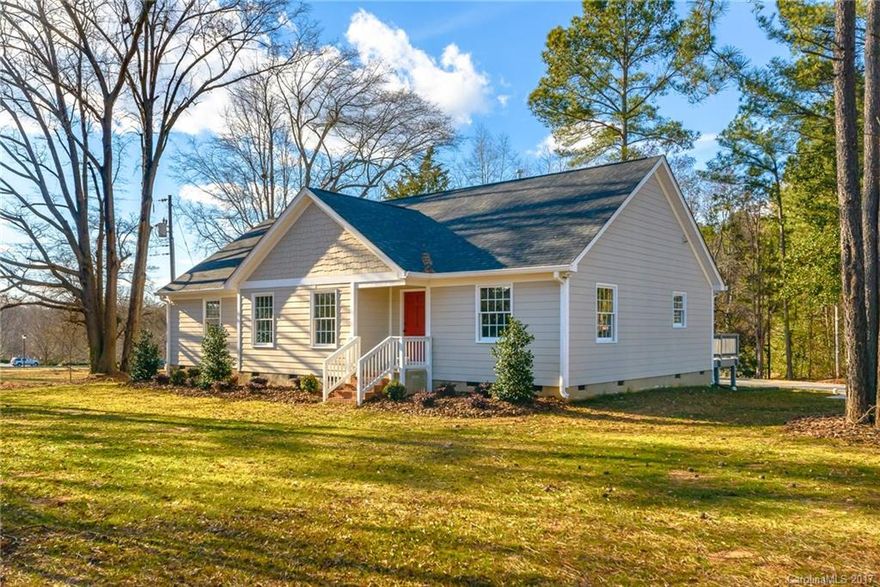 Beautiful Home with 3 bed 3.5 bath will 700 square ft in-law suite!Finishes leave little to be desired.Great schools, close to lots of shopping and Interstate.Would also be great for Bed and Breakfast,absolutely turn key.