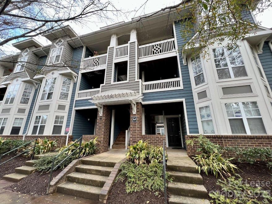 Location, Location. You'll love this charming 1 BR/1 BA condo located in the heart of Dilworth! Just a short walk to all the restaurants, shops & breweries that Dilworth & SouthEnd have to offer. There is a front covered deck and a back covered porch for relaxing. Kitchen offers stainless steel appliances and granite counters with a breakfast bar. Dining area and large Living Room.  Community Pool and Clubhouse w/grilling area.