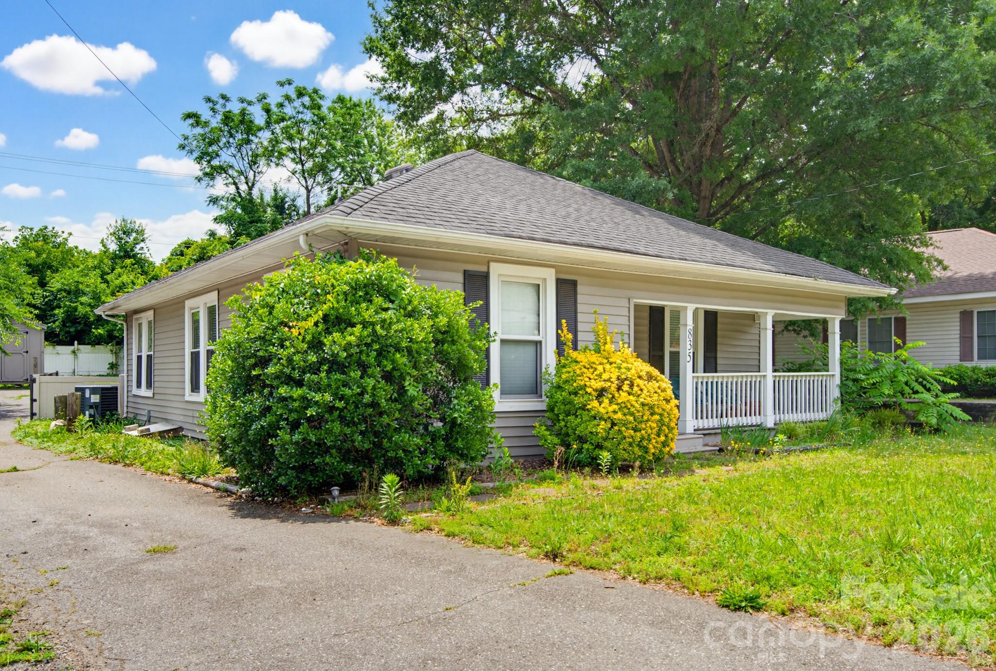 835 Old Charlotte Road SW