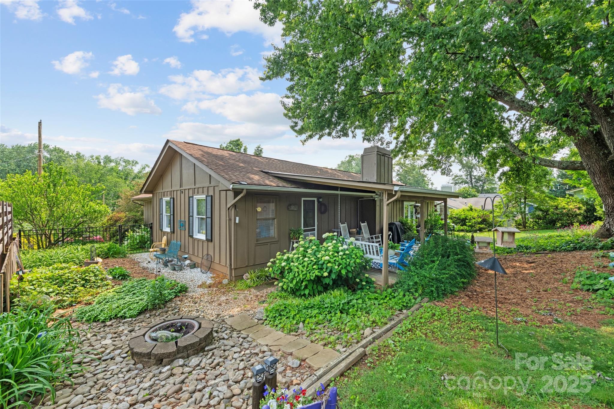 16 Fieldstone Court