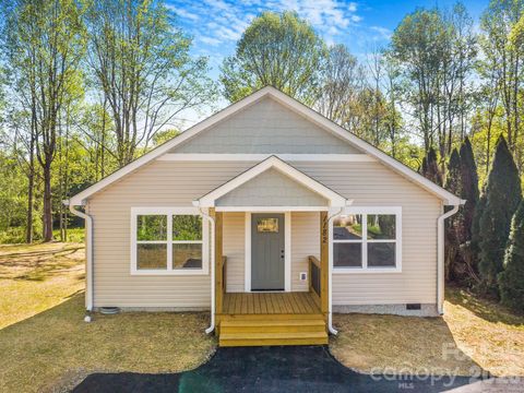Photo of 1182 Crabtree Road, Waynesville, NC 28785 (MLS # 4367694)