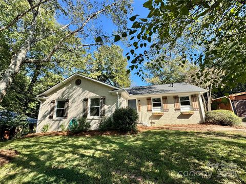 Photo of 1901 Edgewater Drive, Charlotte, NC 28210 (MLS # 4310225)