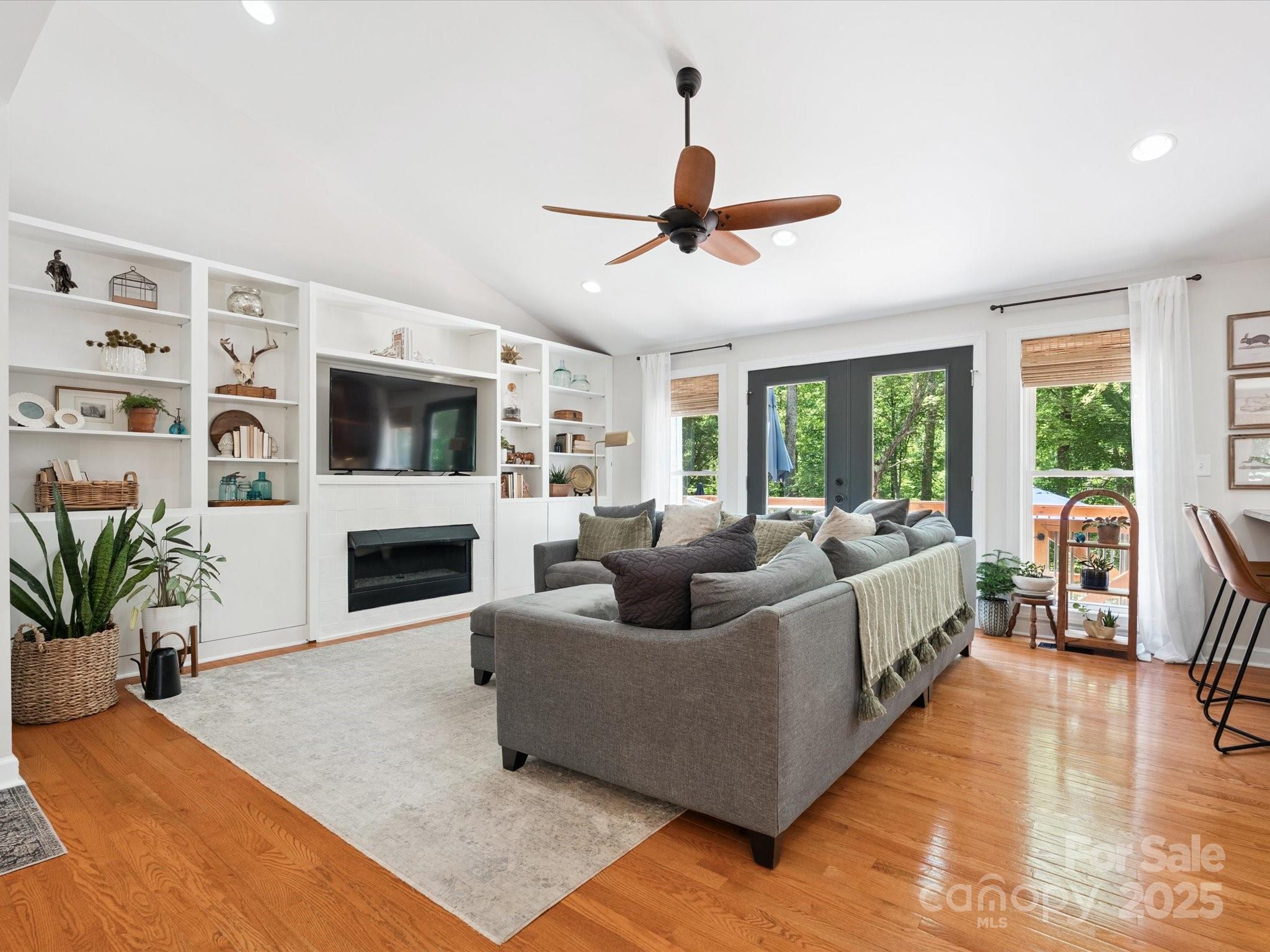 Olde Williamsburg - Residential