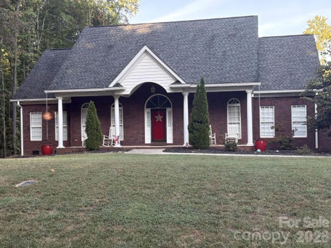 Photo of 3008 Scottsdale Lane, Matthews, NC 28104 (MLS # 4428811)