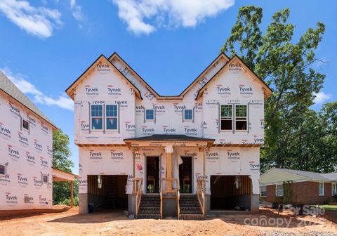 2526 Elkwood Circle Charlotte NC 28205