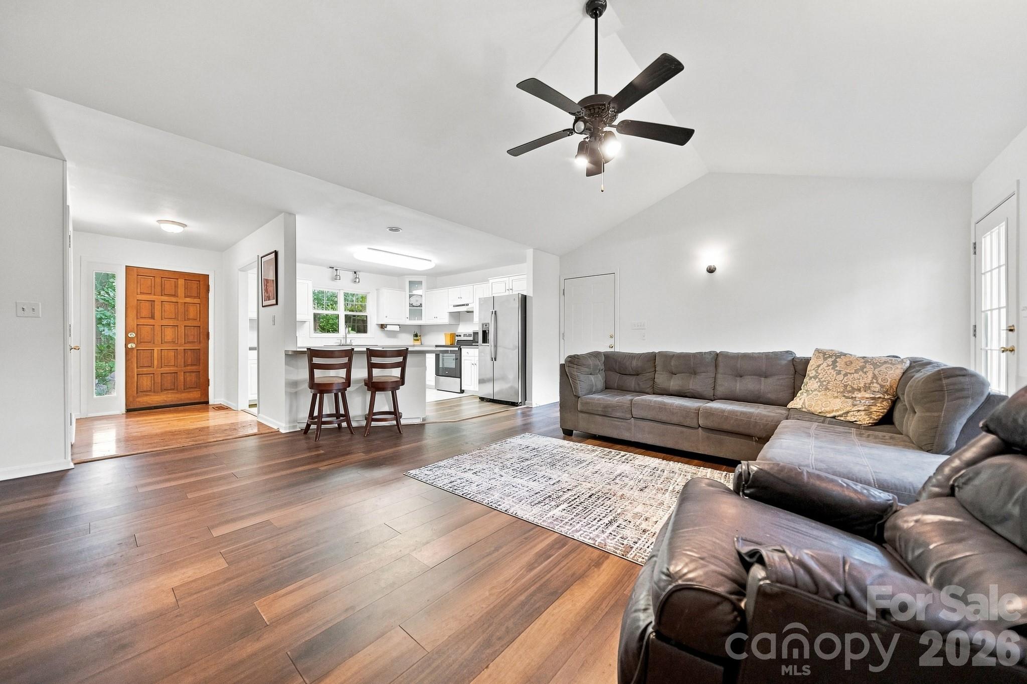 220 5th Street NE