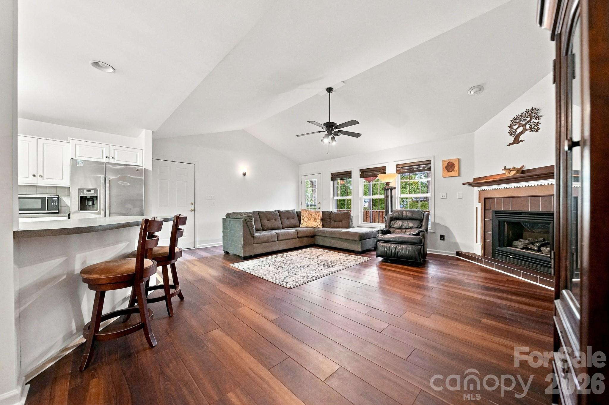 220 5th Street NE