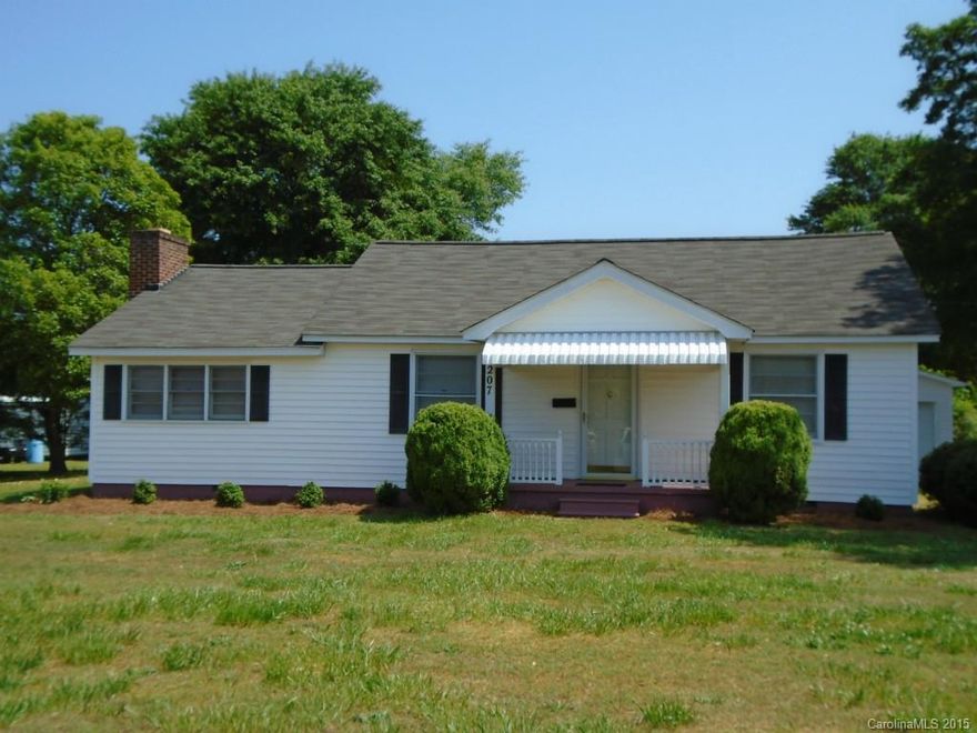 Well Kept Country Ranch Style Home in Towm of Clover with approximately 1422 heated SQFT. Formal Living & Dining Rooms-Formal Dining Room has a closet & could be used as an additional bedroom-Masonary Fireplace with Gas Logs-Completely remodeled Bathroom-Dual Heat System-Detached 2 Car Garage with garage door openers.