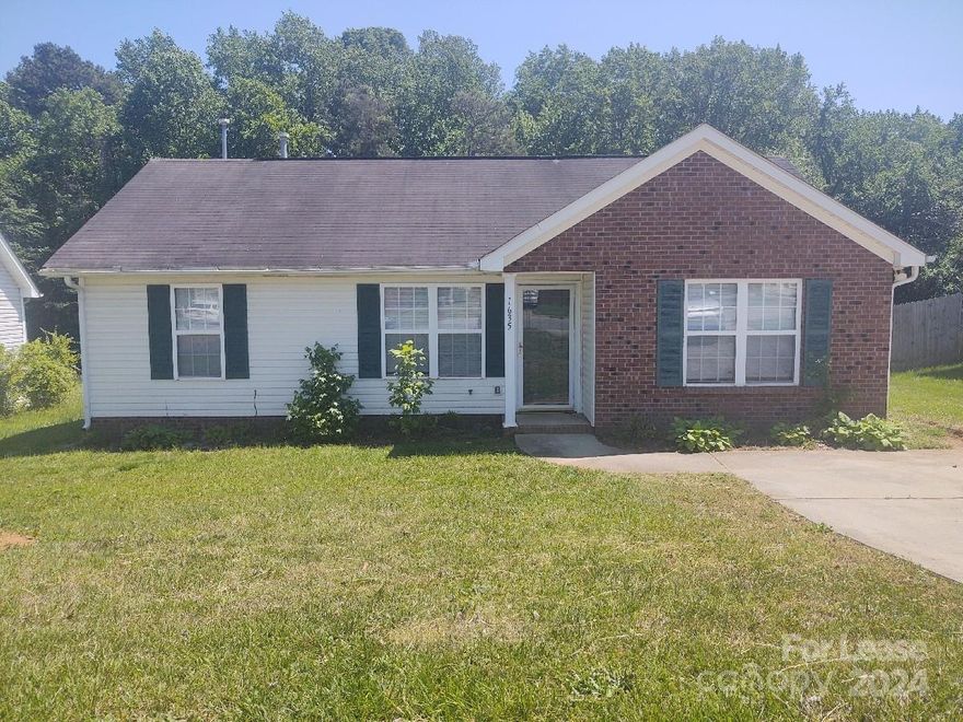 This cute home features 3 bedrooms, 2 full bathrooms and is ready for immediate occupancy. It features spacious bedrooms, ample kitchen storage, ceiling fans, neutral colors throughout, and so much more ! Pet fees will be determined by the outcome of pet screening. Security deposit will be determined via outcome of background screening. This is a Zero Security Deposit property for qualified renters. Please ask us about this option when being approved for this property. We will be happy to send you details about this program. There is a mandatory $40.95 Tenant Benefits Package every month.