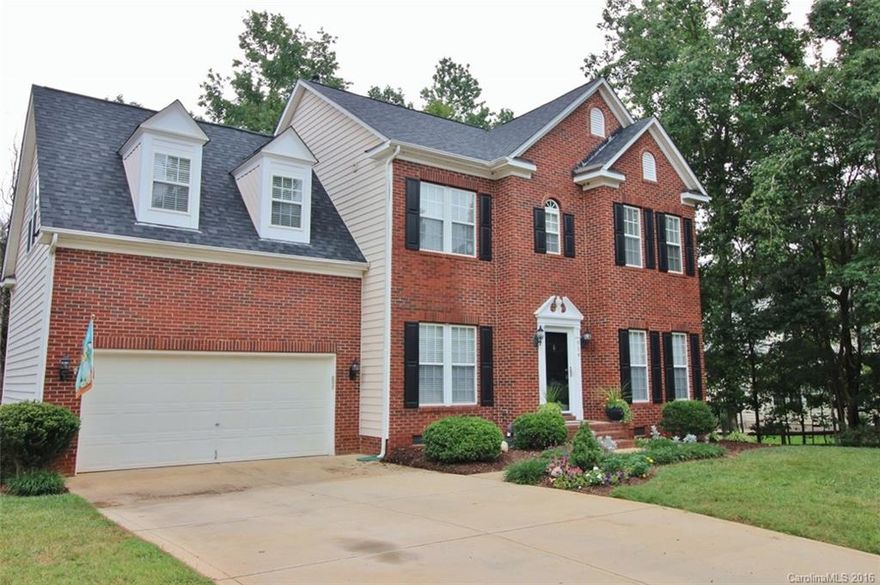 Welcome to Fort Mill’s Knightsbridge community with expansive recreational amenities. This beauty has it all with designer colors, lovingly upgraded hardwood and tile floors, granite kitchen and a spacious deck overlooking a meticulously maintained private fenced yard. Enjoy all that nearby Charlotte has to offer and come home to our relaxed lifestyle, award winning schools and low property taxes!
