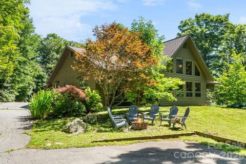 Photo of 126 Rock Ledge Lane, Sugar Mountain, NC 28604 (MLS # 4406849)