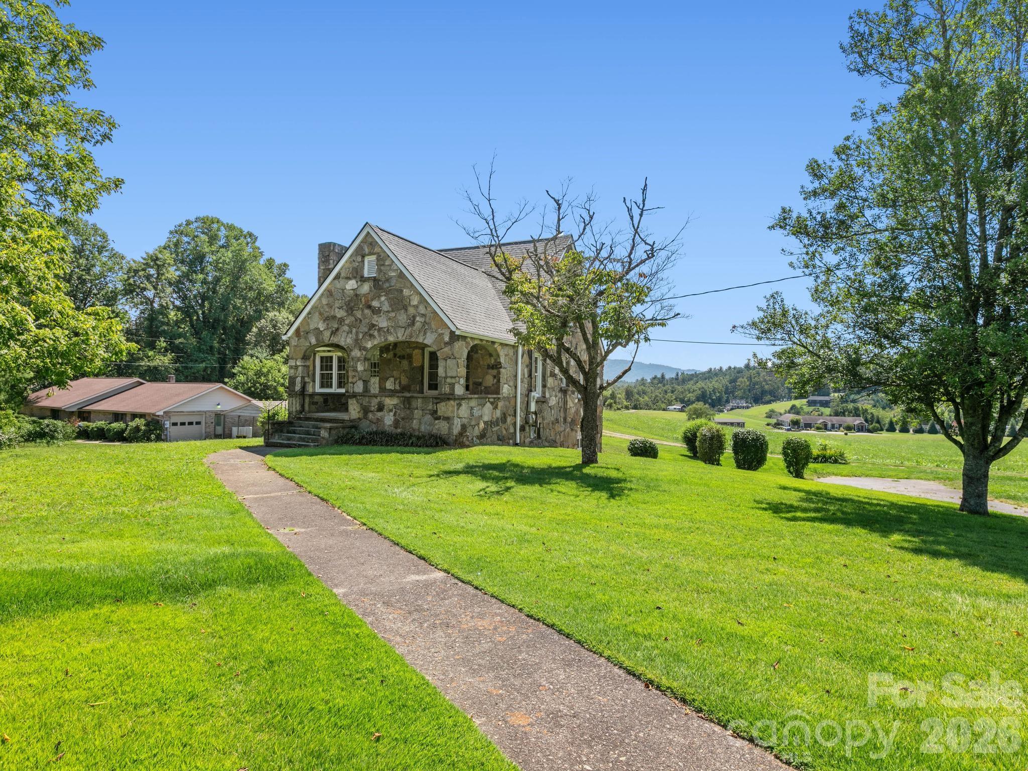 1279 Charlotte Highway