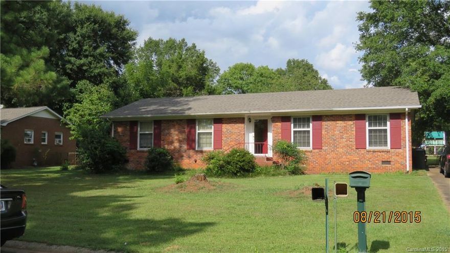 Lovely neighborhood and street of homes within walking distance to Cherry Park and Winthrop Lake area. Full brick, one level home with original hardwood floors, huge fenced backyard, patio area and amazing 550+sf detached garage! Great space for a workshop, wood shop or to tinker with your cars!!!