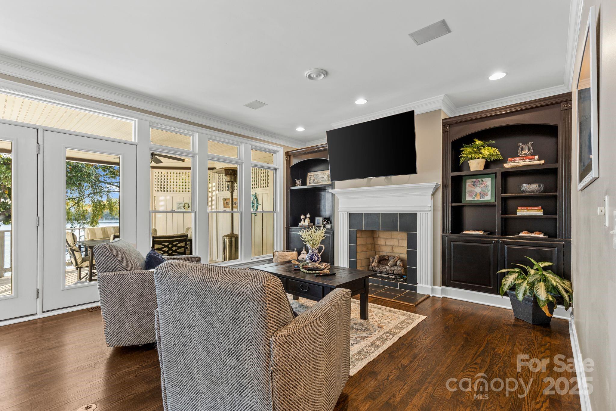 The Peninsula - Residential