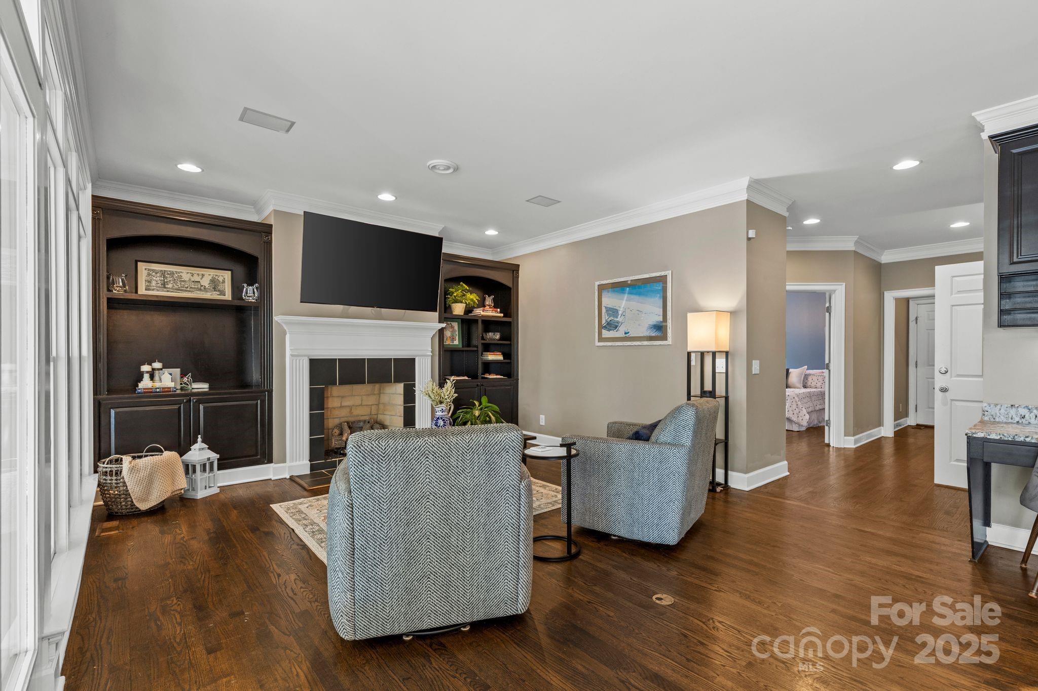 The Peninsula - Residential