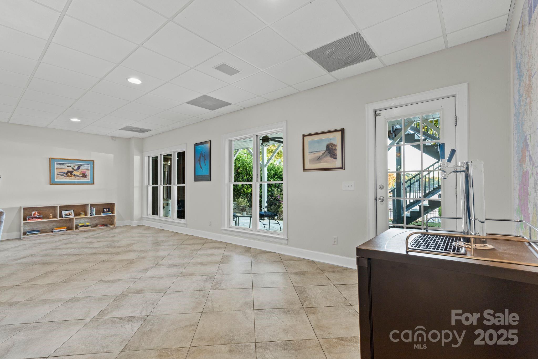 The Peninsula - Residential