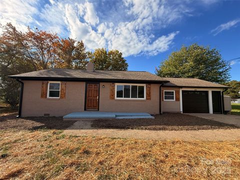 Photo of 2845 Courtney- Huntsville Road, Yadkinville, NC 27055 (MLS # 4310368)