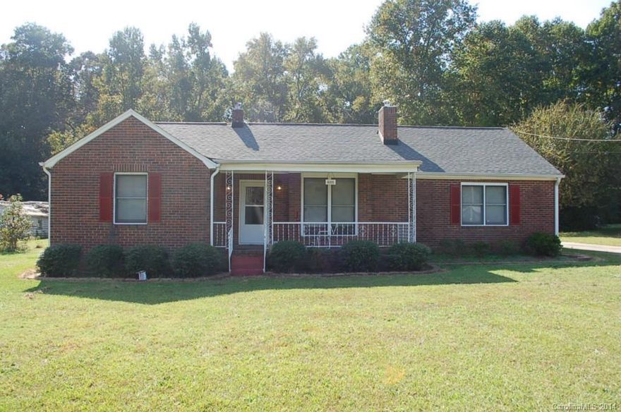 MOTIVATED SELLERS!  ALL APPLIANCES CONVEY!  MOVE IN!  SELLER WILL PAY $2,000 TOWARDS CLOSING COSTS WITH ACCEPTABLE OFFER! Beautiful Ranch style home with 4 bedrooms, and 2 full baths. Sitting on OVER AN ACRE of land with open areas and trees. 
Detached two car garage, paved driveway, recently remodeled KITCHEN TILE AND COUNTER TOPS,  REMODELED 2 FULL BATHS, and  REPAINTED INTERIOR and EXTERIOR.  HOME HAS PASSED HOUSE CHARLOTTE INSPECTIONS!