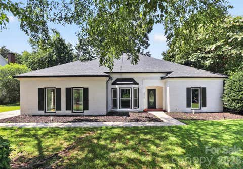 Photo of 4015 Thistledown Court, Charlotte, NC 28269 (MLS # 4415073)