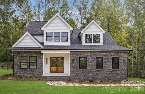 Photo of 680 Autumnlight Drive, Salisbury, NC 28147 (MLS # 4357289)