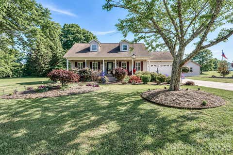 Photo of 108 Garrison Drive, Statesville, NC 28677 (MLS # 4377910)