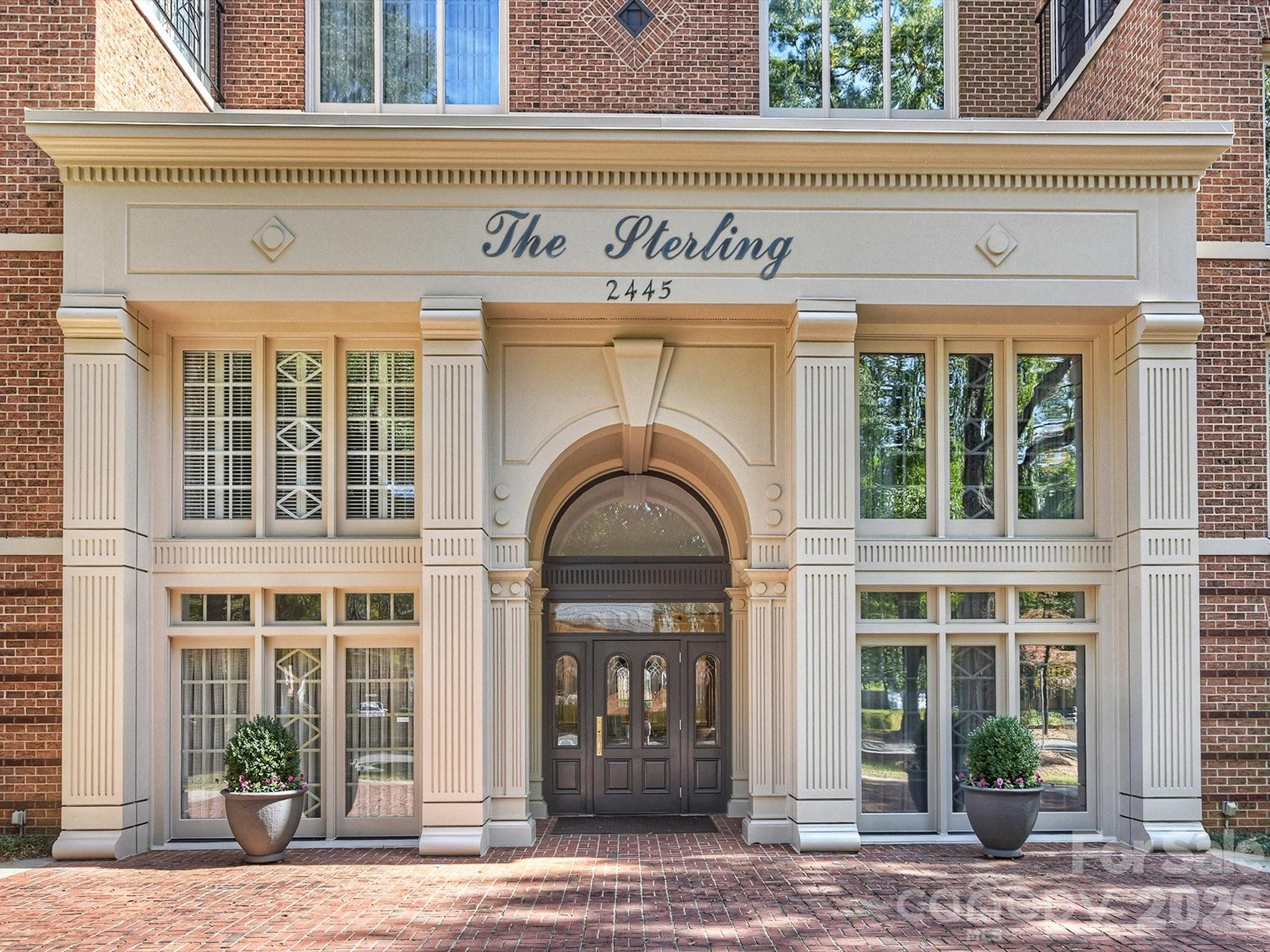 2445 Selwyn Avenue 202