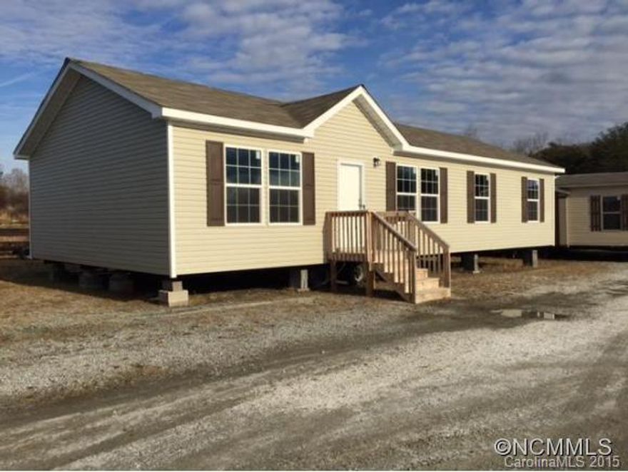 Listing only. Move in ready! Separate Living Room & Den. Open floorplan. Open kitchen w/ large island.