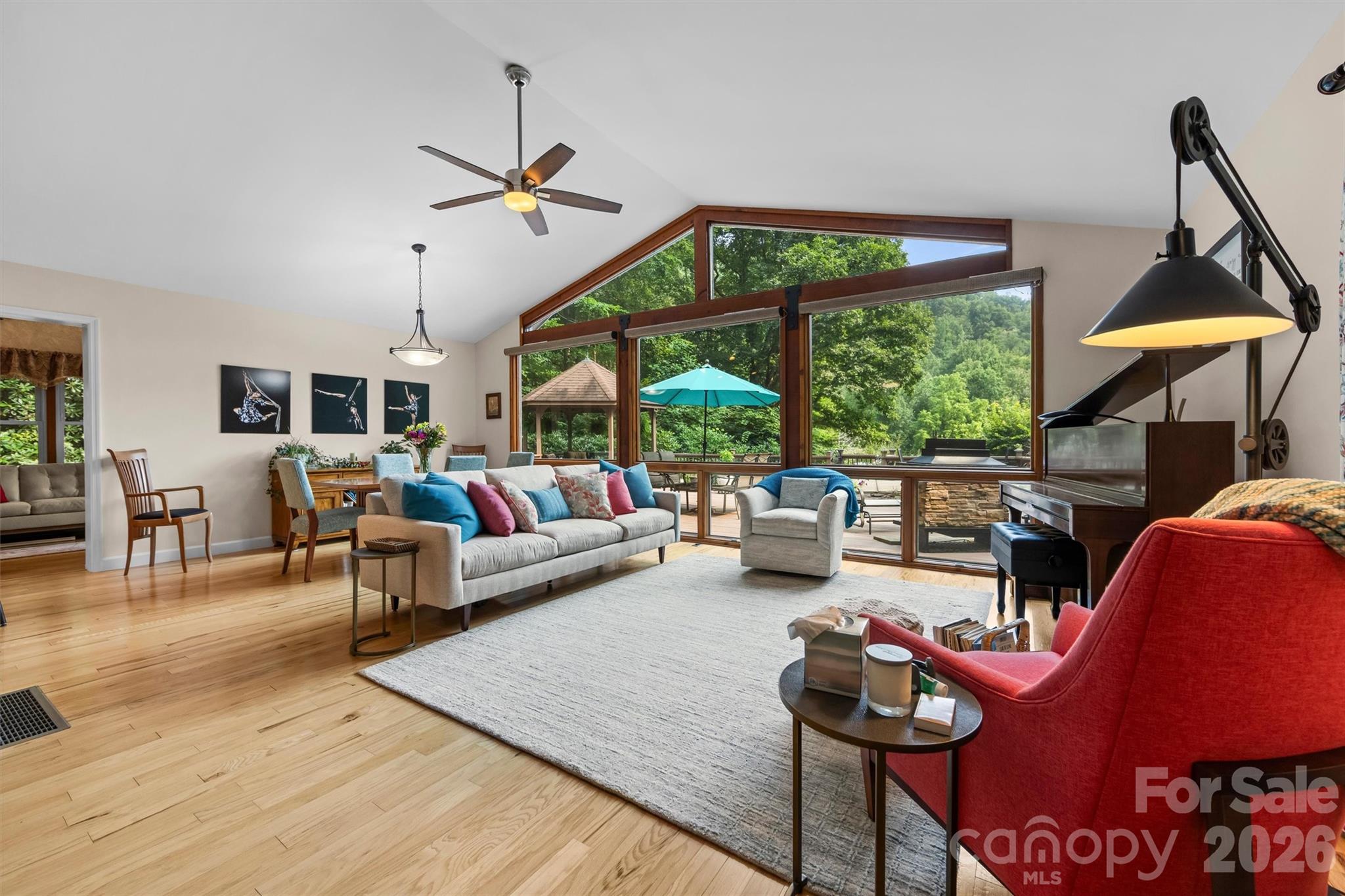 4 Timbersong Drive