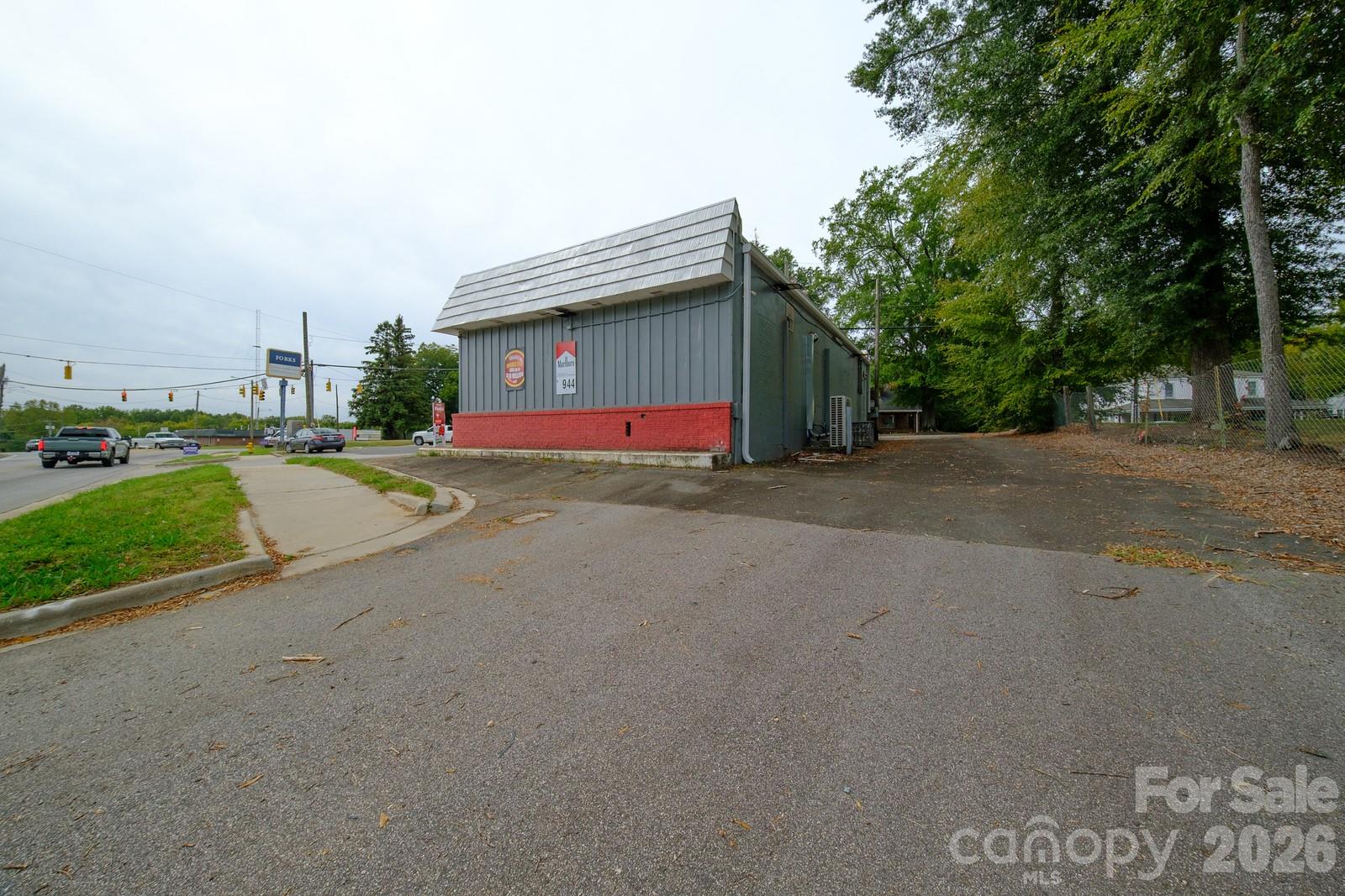1000 N Charlotte Avenue