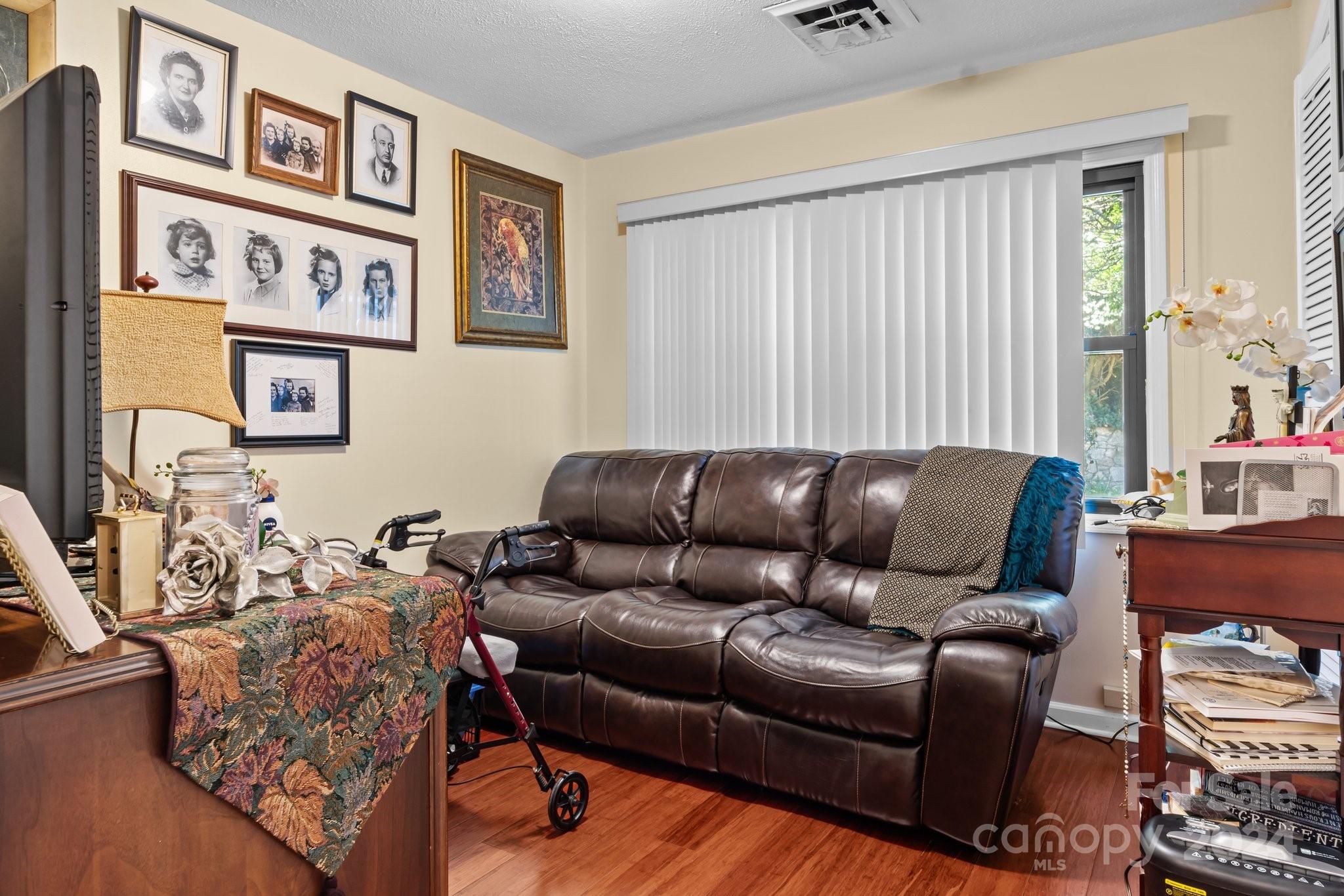 Holly Crest - Residential