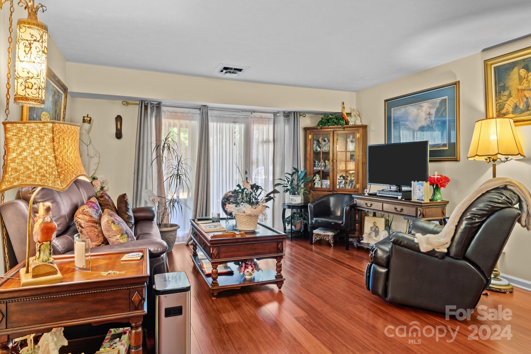 Holly Crest - Residential