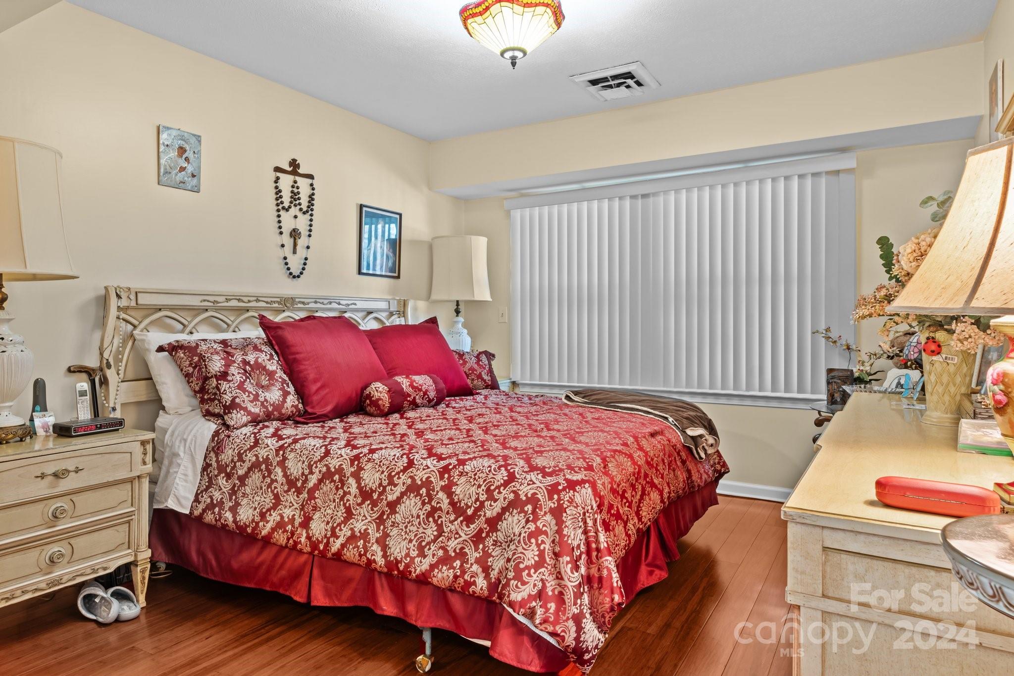 Holly Crest - Residential