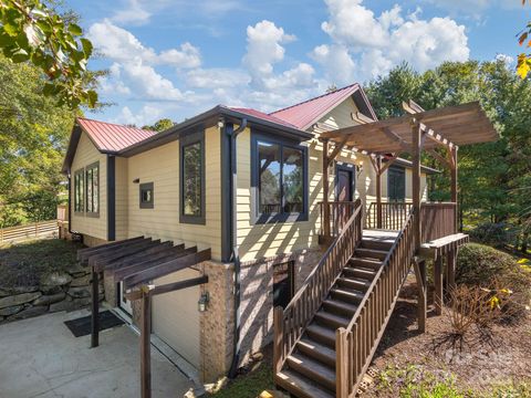 Photo of 5 N Valley Drive, Weaverville, NC 28787 (MLS # 4308963)