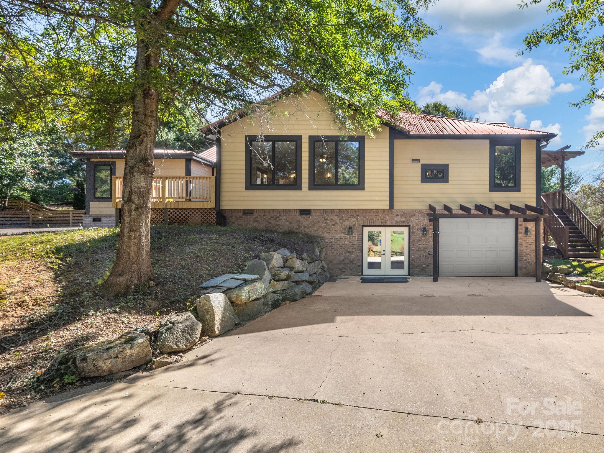 5 North Valley Drive