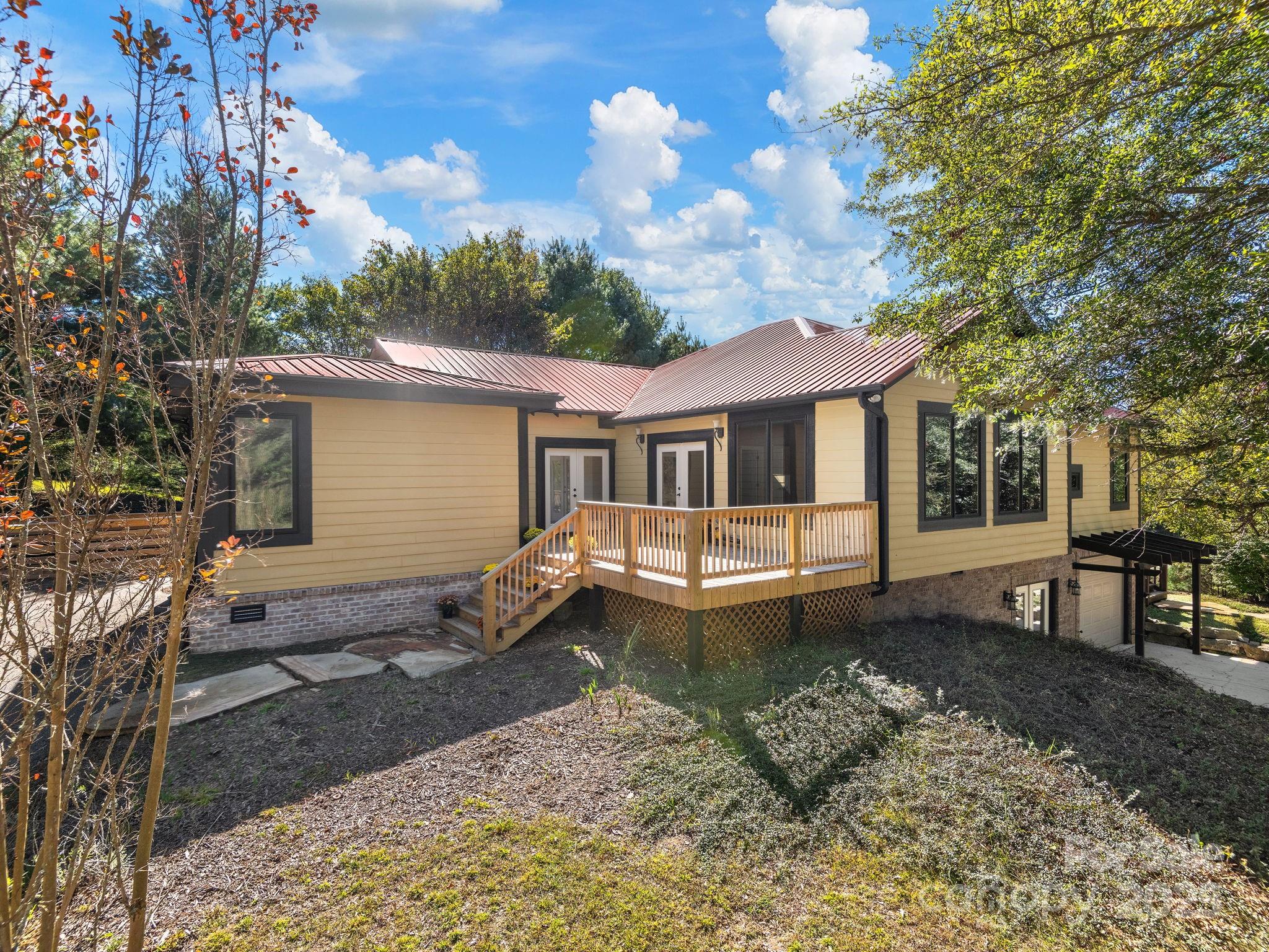 5 North Valley Drive