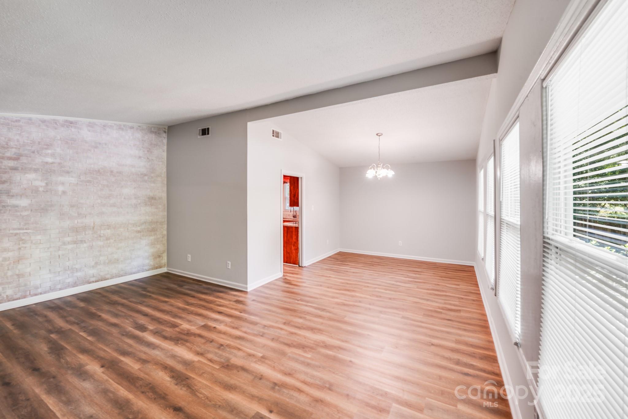 6513 Old Post Road