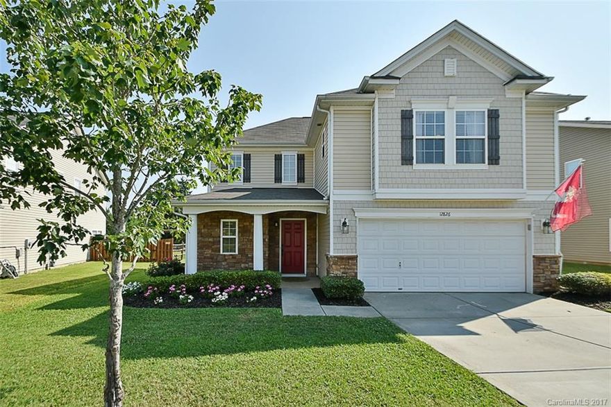 Don't miss this charmer in Steele Creek. This warm and inviting home provides everything that you can need, including ample storage, open concept, spacious kitchen, and a large master suite! Don't forget the spacious back yard which is mostly fenced in and with a private forest behind which is unique for the neighborhood!

Call for your showing today!