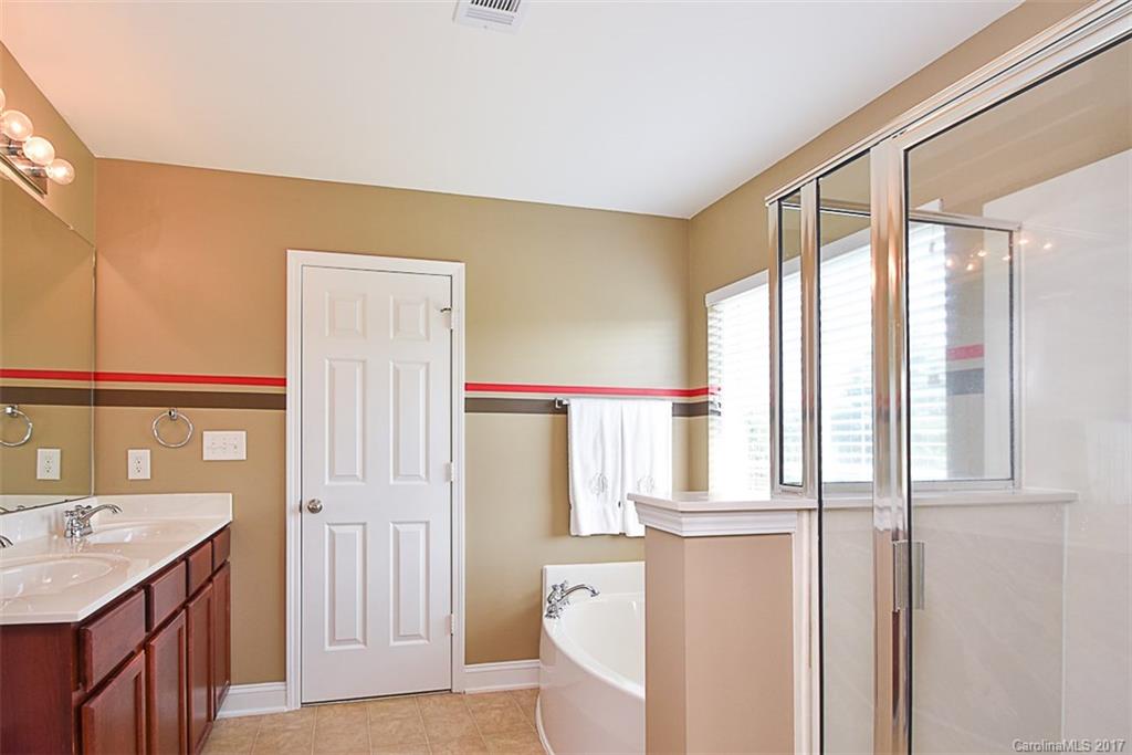 Hamilton Lakes - Residential