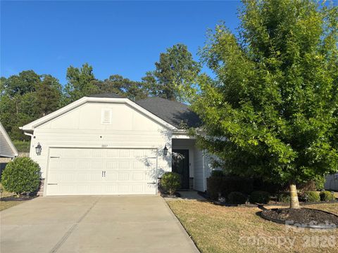 Photo of 8807 Pennegrove Circle, Charlotte, NC 28214 (MLS # 4383425)