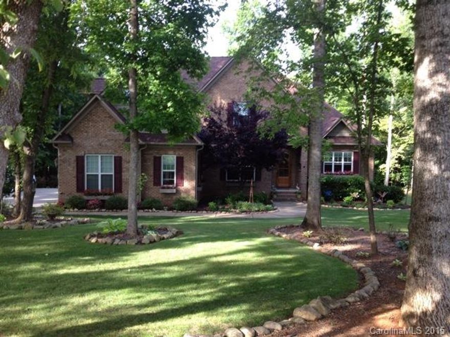 Prepare to be impressed! Great open floor plan with master and guest bedroom on main level. Huge granite kitchen with work island/breakfast bar, gas cooktop, 2 pantries, tons of cabinets and counter space. 2 story great room with fireplace/gas logs. Upstairs houses a large landing area which makes for great office space, 2 bedrooms and a huge bonus room. Gorgeous master bath with his/her granite vanities, jetted tub shower. Enjoy the screen porch, deck and hot tub overlooking private back yard.