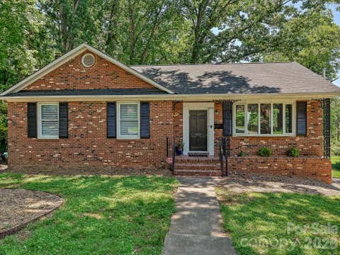 Photo of 6947 Woodstock Drive, Charlotte, NC 28210 (MLS # 4390729)