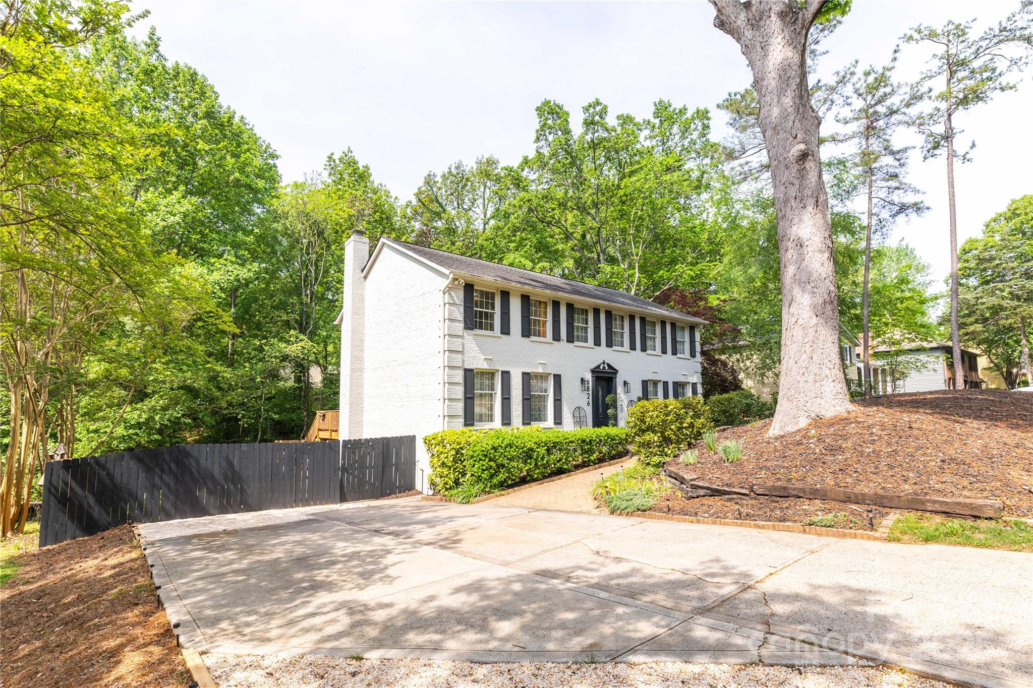 6826 Rollingridge Drive