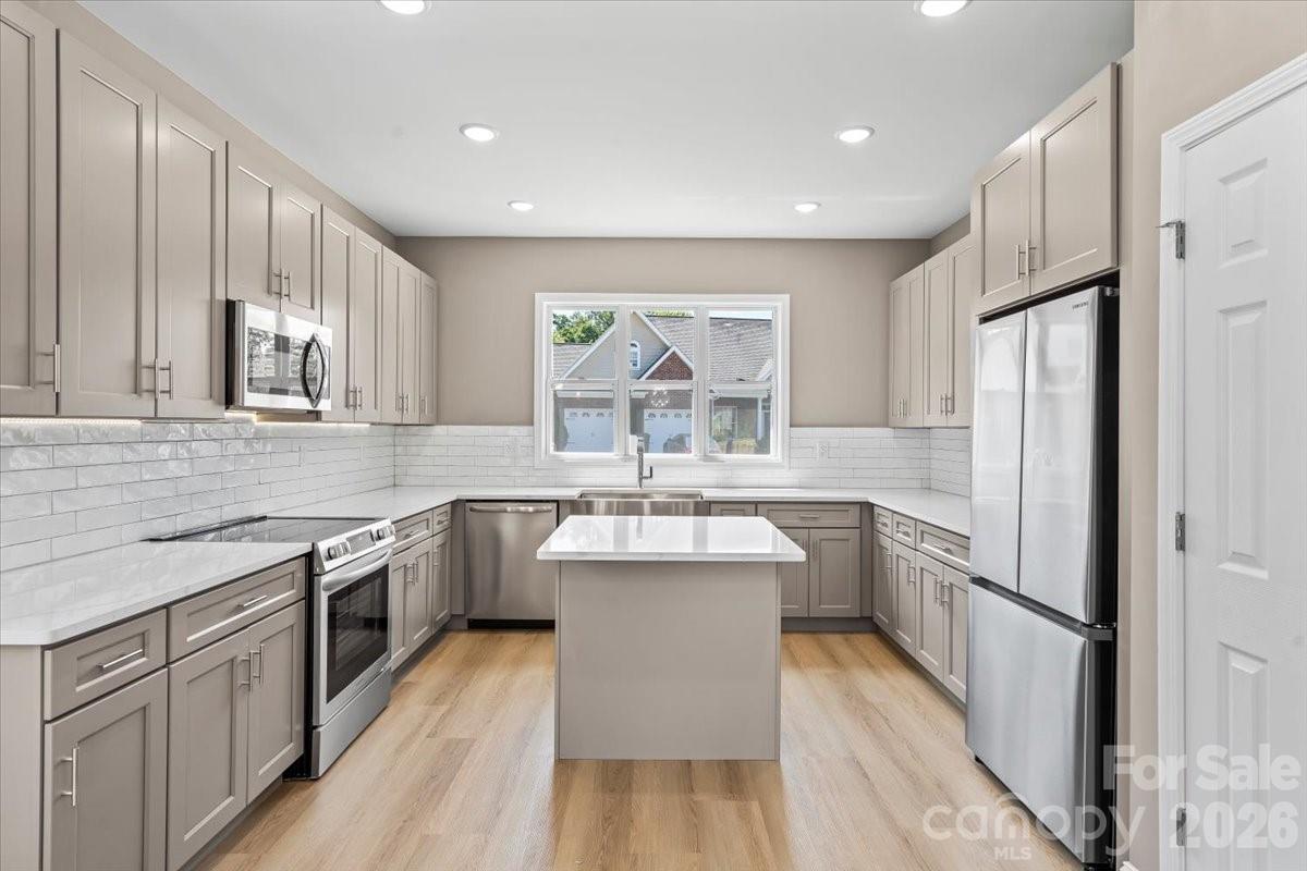 1033 12th Avenue Drive NW