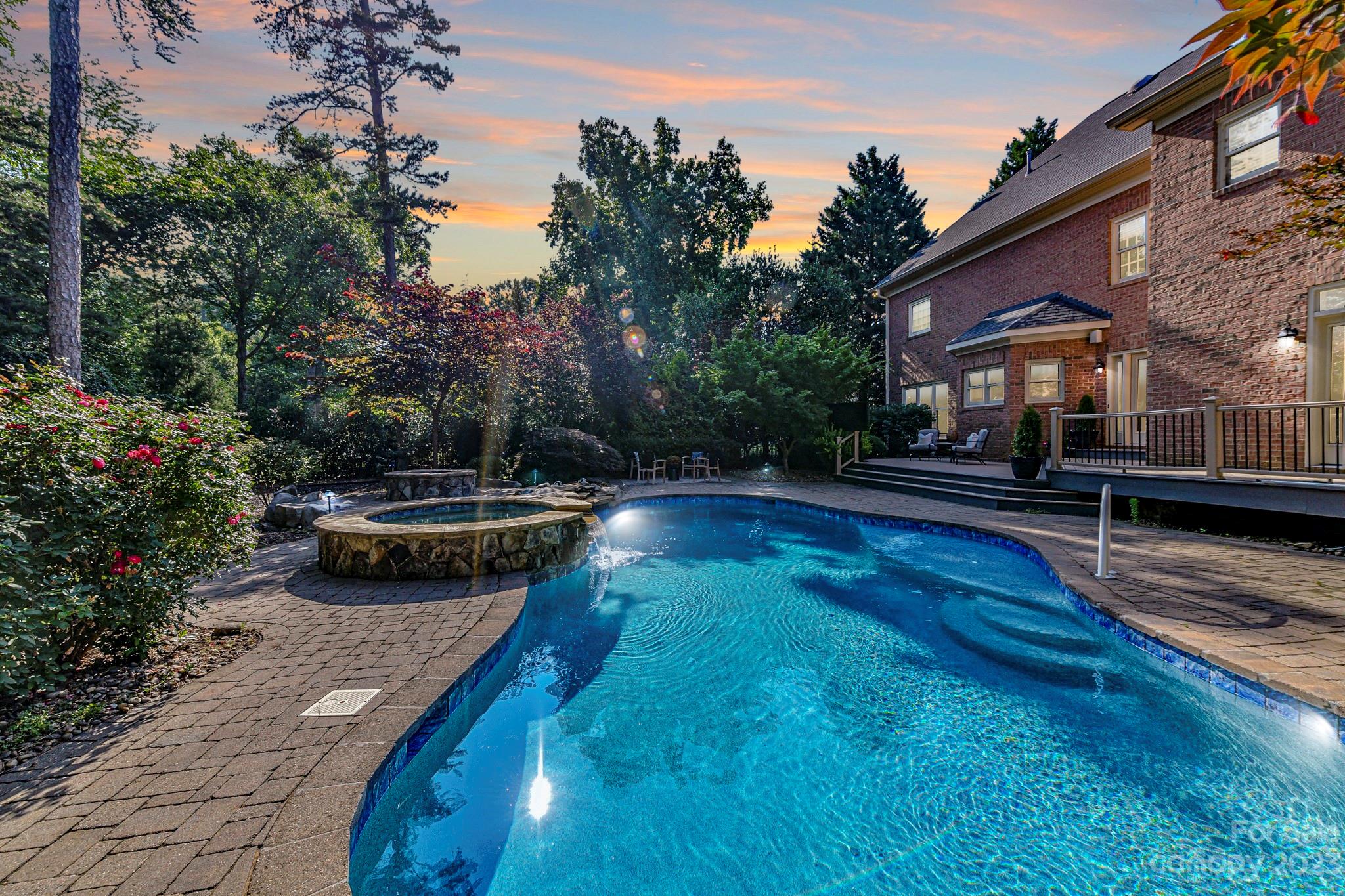 The Peninsula - Residential