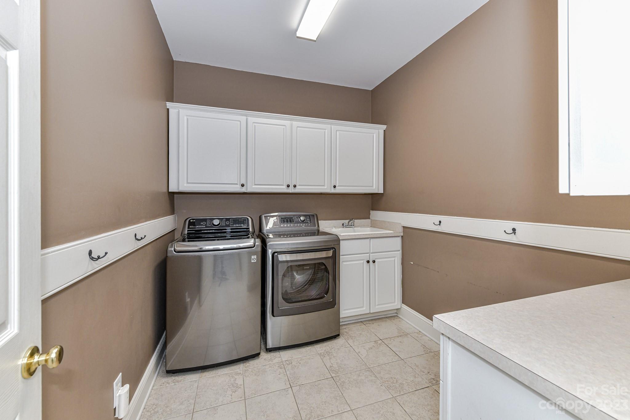 The Peninsula - Residential