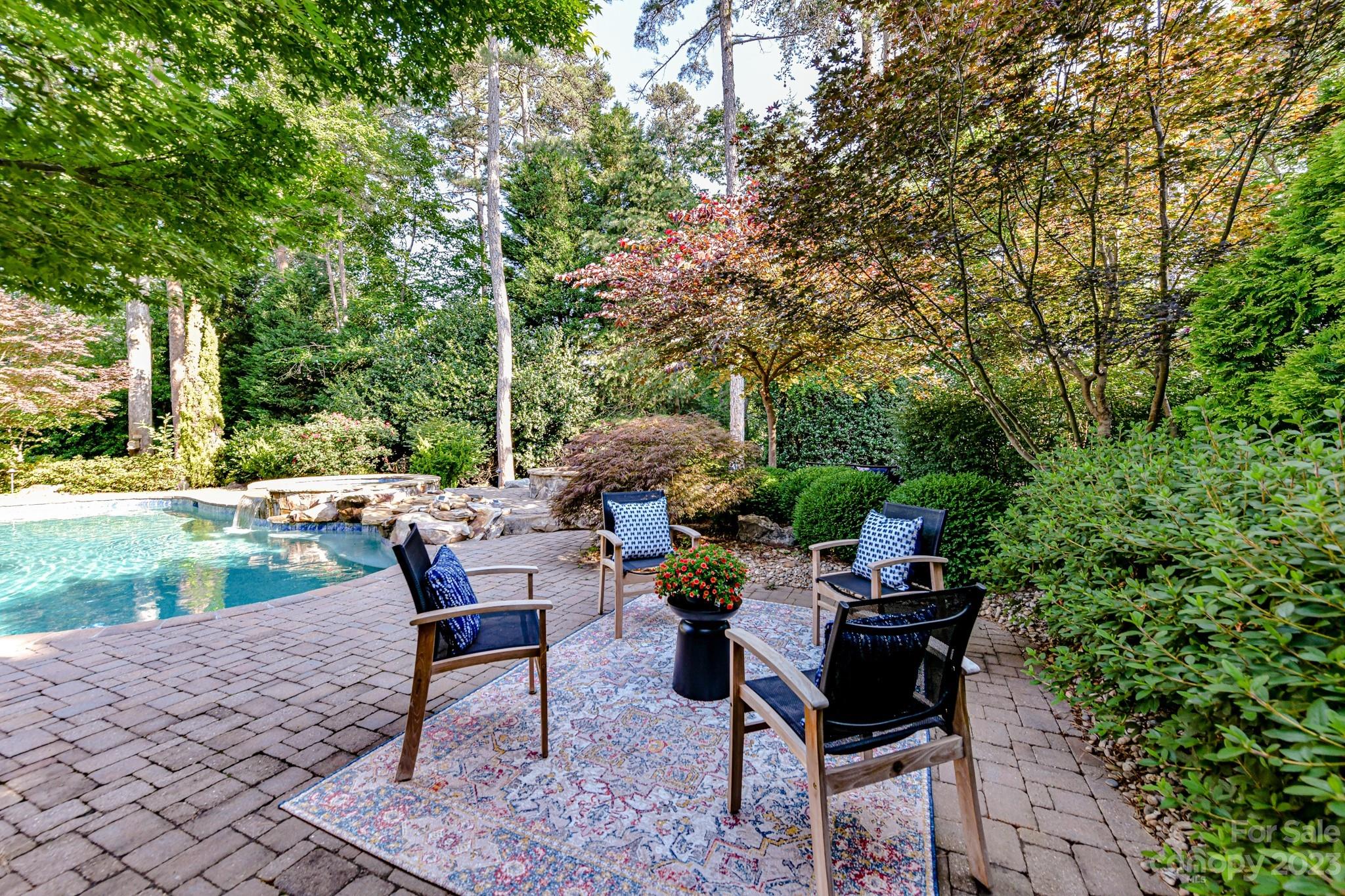 The Peninsula - Residential